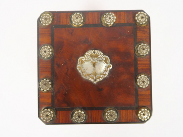 Boite à thé Restauration en marqueterie de bois de rose et loupe de th