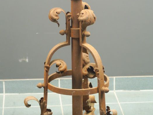 Grande lanterne 1900 de style Henri II en fer forgé et verre polychrom