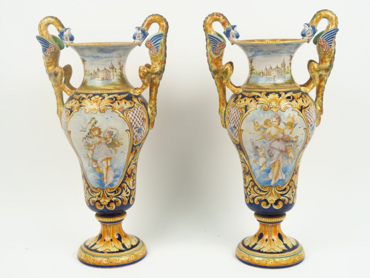 Paire de grands vases en faïence polychrome de Nevers à décor de nymph