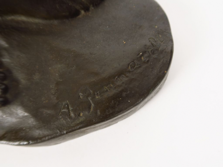A. GENNARELLI. "Maternité". Sculpture en bronze à patine brune. Signée