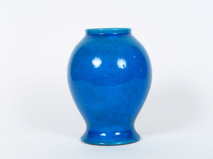 MORINI. Vase en céramique bleu persan. Signé. H. 23 cm