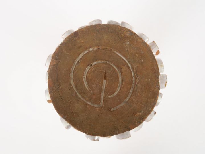 Vase 1960 en céramique émaillée blanche. Monogrammé. H. 34,5 cm