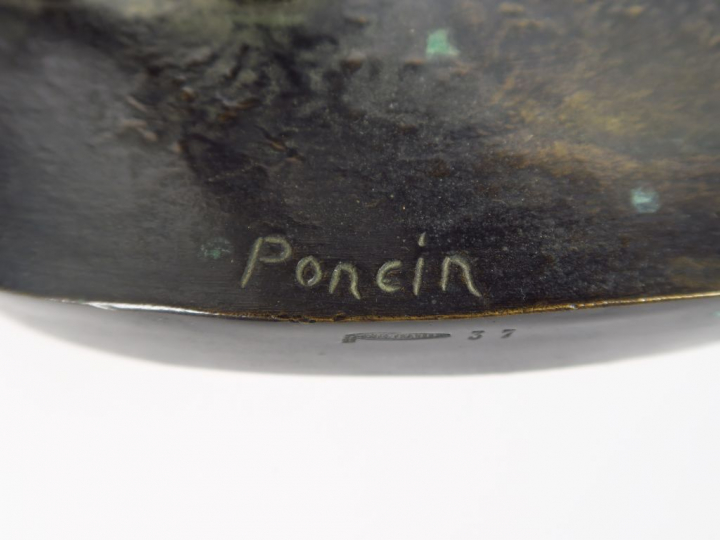 PONCIN. Sculpture en bronze à patine brune 'Panthère'. Signée Dim. 46 