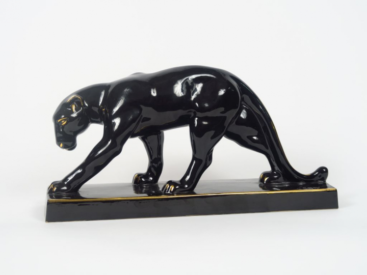 JEAN. Sujet de style Art déco en porcelaine noire et dorée "Panthère".