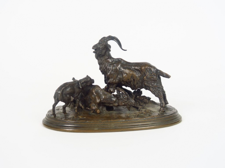 P.J. MENE. "Bouc, chèvre et chevreau". Groupe en bronze à patine brune