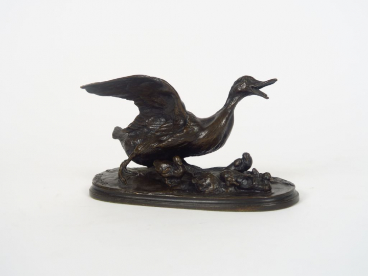 P.J. MENE "Canne et ses canetons". Groupe en bronze à patine brune. Si