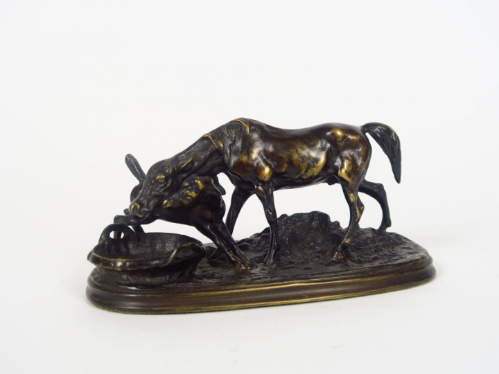 P.J. MENE "Jument arabe et son poulain". Groupe en bronze à patine bru
