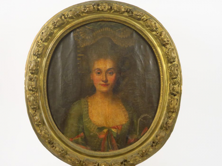 Ecole française XVIIIème "Portrait de femme à la coiffe". Huile sur to