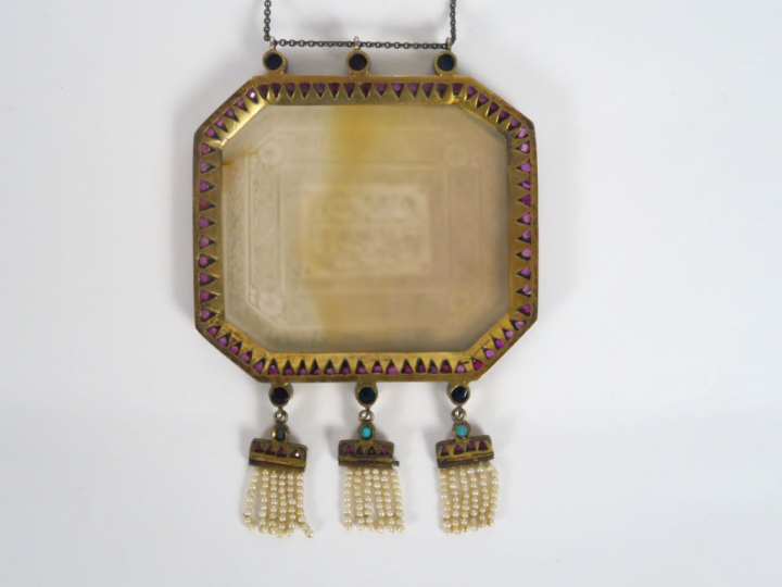 Collier talismanique, Iran, fin XIXe siècle.  Constitué d’une chaîne e