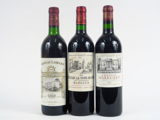Vente aux enchères 3 BOUTEILLES : 1 CHÂTEAU LA TOUR DE MONS CB MARGAUX 1996 - 1 CHÂTEAU L