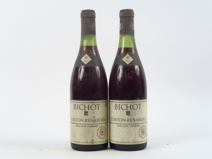 2 BOUTEILLES CORTON RENARDES GC A. BICHOT - 1972 - 2 à 2,5 CM