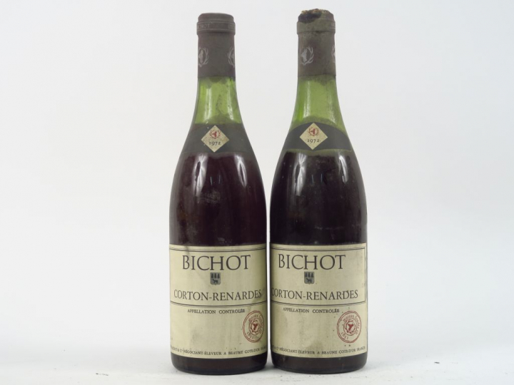 2 BOUTEILLES CORTON RENARDES GC A. BICHOT - 1972 - 1 à 4 CM/1 à 6,5 CM