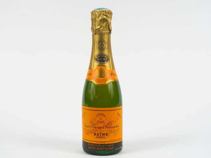 1 FLACON (18,5 cl) CHAMPAGNE VEUVE CLICQUOT PONSARDIN BI CENTENAIRE 17