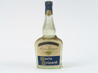 Vente aux enchères 1 VIEILLE BOUTEILLE MARIE BRIZARD