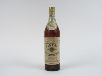 Vente aux enchères 1 VIEILLE BOUTEILLE PINEAU DES CHARENTES DORBERT