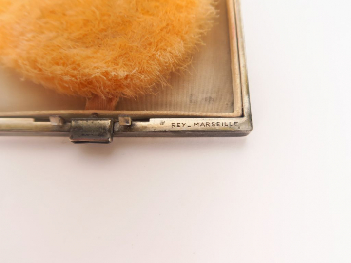 Poudrier de style Art déco en argent    Poids tel. 166 g