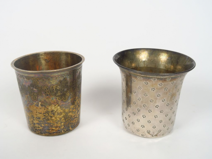 Lot comprenant :  - une timbale en argent, poinçon Vieillard  - et une