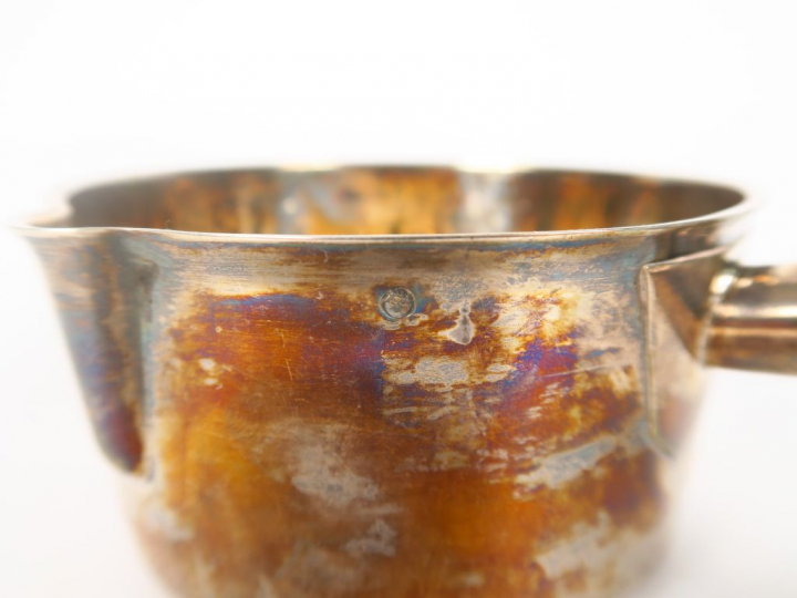 Casserole en argent, poinçon Vieillard, manche en bois noirci. Poids t