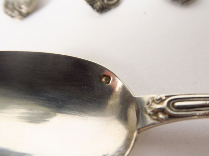 Onze cuillères à café de style Louis XV en argent, poinçon Minerve, mo