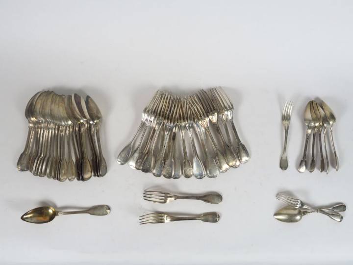 Partie de ménagère en argent, modèle à filet, monogrammée, poinçons dé