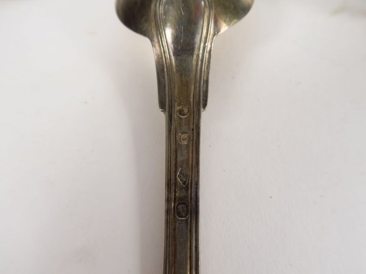 Partie de ménagère en argent, modèle à filet, monogrammée, poinçons dé