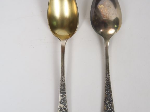 Douze cuillères à café 1900 en argent et vermeil, poinçon Minerve.  Po