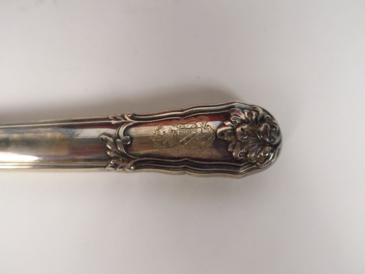 FROMENT MEURICE.  Dix-huit  grands couteaux manche en argent fourré po