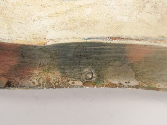 Jatte ronde de style Louis XV en argent, poinçon Minerve.  Poids. 950 