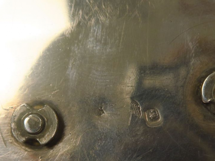 Monture d'huilier de style Louis XVI en argent, poinçon Minerve.  Poid