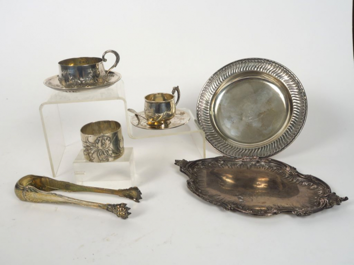 Lot comprenant :  - une tasse et sa sous-tasse en argent poinçon Miner