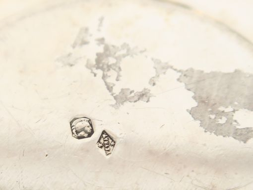 Lot comprenant :  - une tasse et sa sous-tasse en argent poinçon Miner