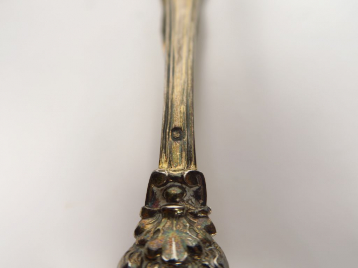 Lot comprenant :  - une tasse et sa sous-tasse en argent poinçon Miner