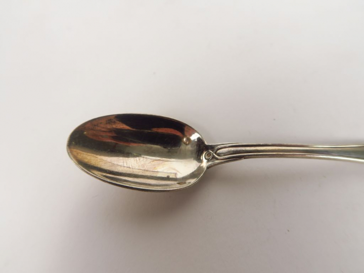 Onze cuillères à moka en argent, poinçon Minerve.  Dans leur coffret. 