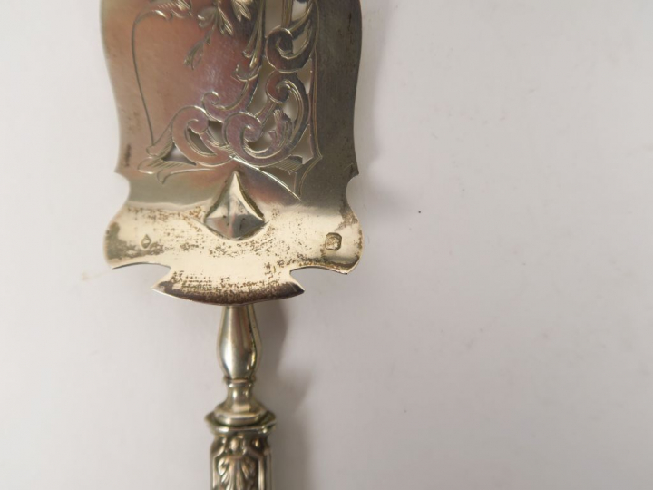 Nécessaire à douceur en argent, poincon Minerve. Dans son coffret. Poi