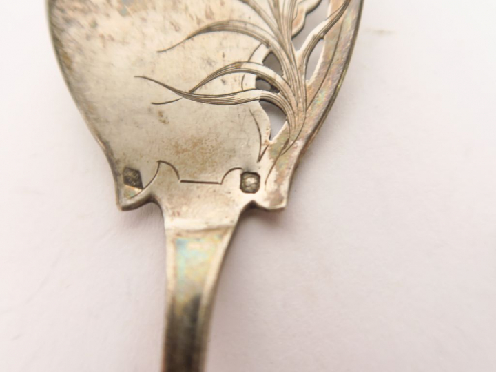 Trois couverts et une fourchette en argent, modèle uniplat, poinçons d