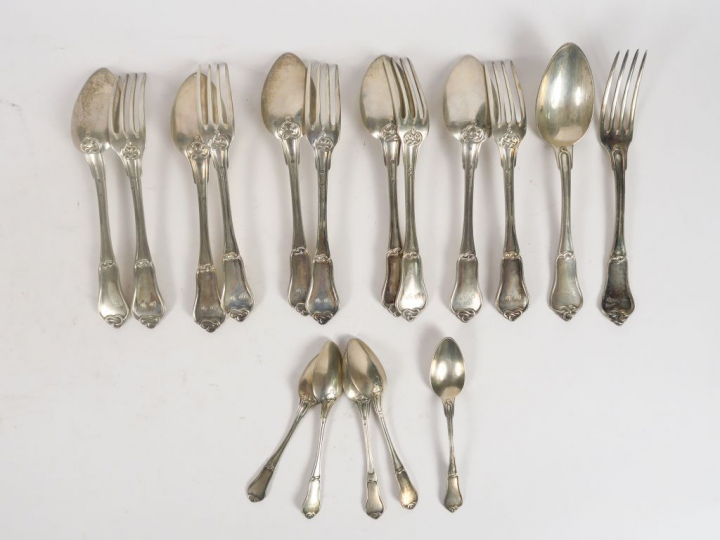 Six couverts Napoléon III en argent, poinçon Minerve.  Poids. 1000 gr 