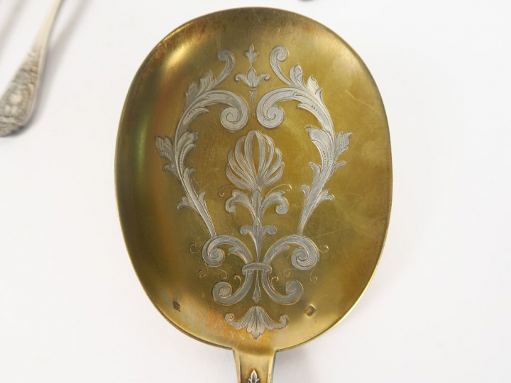 Service à glace de style Empire en argent et vermeil poinçon Minerve, 