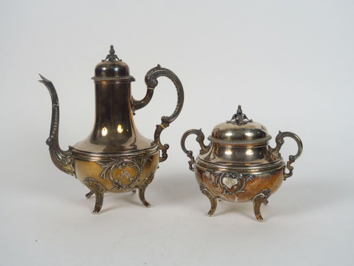 Cafetière et sucrier Napoléon III en argent, poinçon Minerve, à décor 