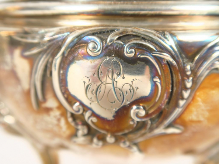 Cafetière et sucrier Napoléon III en argent, poinçon Minerve, à décor 