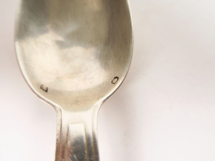 Lot comprenant :  - une paire de salerons  Art Nouveau en argent, poin