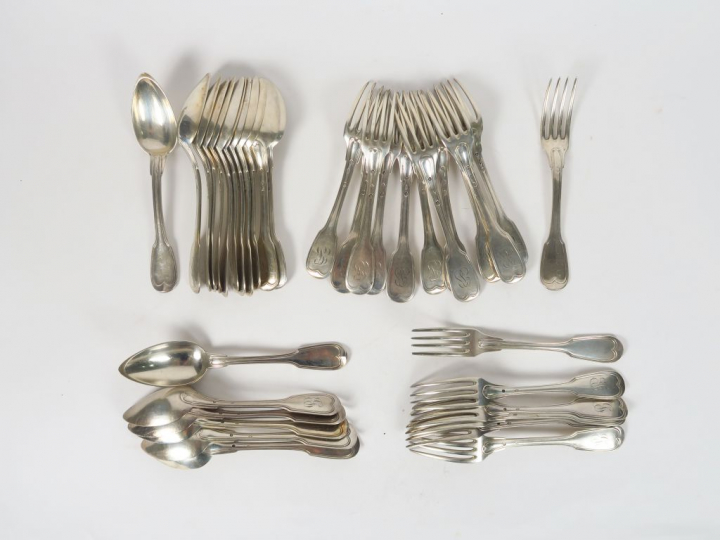 Dix-huit grands couverts en argent, poinçon Vieillard (12) ou Minerve 