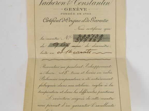 VACHERON CONSTANTIN.  Montre de dame, boitier de forme asymétrique et 