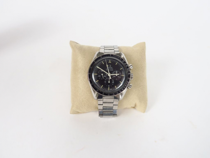 OMEGA. Speedmaster Chronographe bracelet en acier. Boîtier fond vissé.