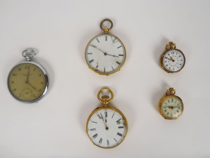 Deux montres de gousset en or et deux montres de col en or. Poids tel.