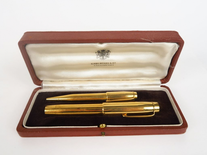 Stylo bille et stylo plume en or. Poids tel. 55 gr