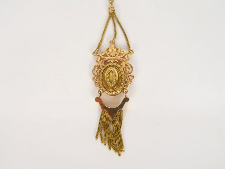 Chaine or et pendentif porte photo Napoléon III en or et verre. Poids 
