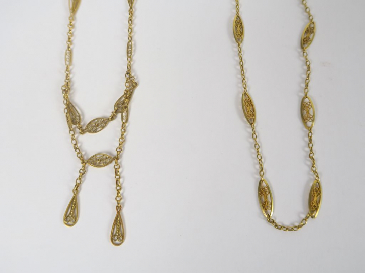 Chaine et négiligé en or filigrané.  Poids. 20,5 gr