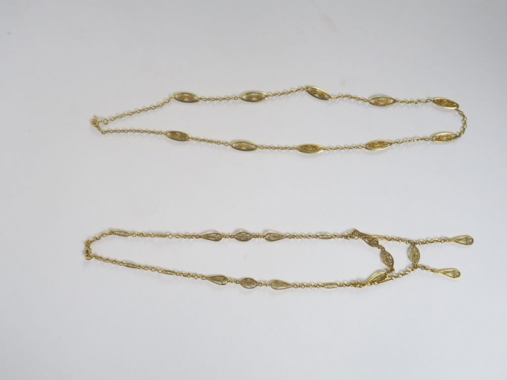 Chaine et négiligé en or filigrané.  Poids. 20,5 gr