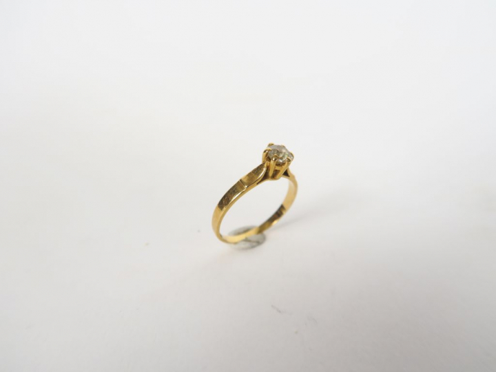 Bague en or jaune, ornée d'un diamant taille ancienne.  Poids tel. 2,1