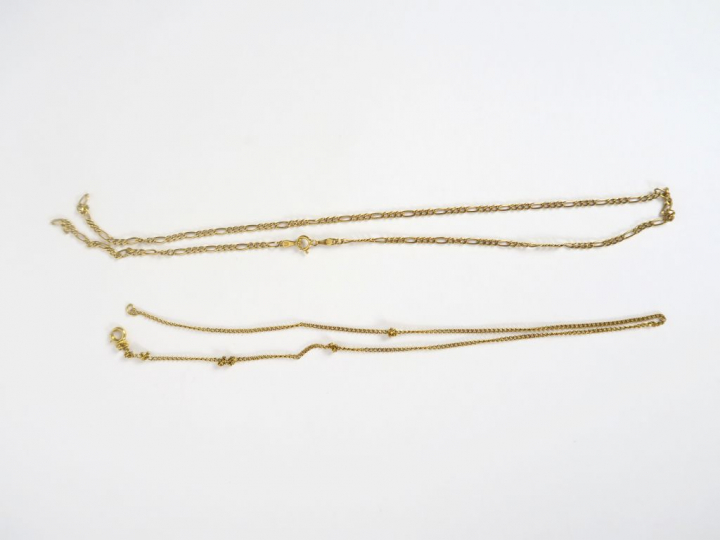 Deux différentes chaines en or jaune.  (une cassée) Poids. 6,75 gr